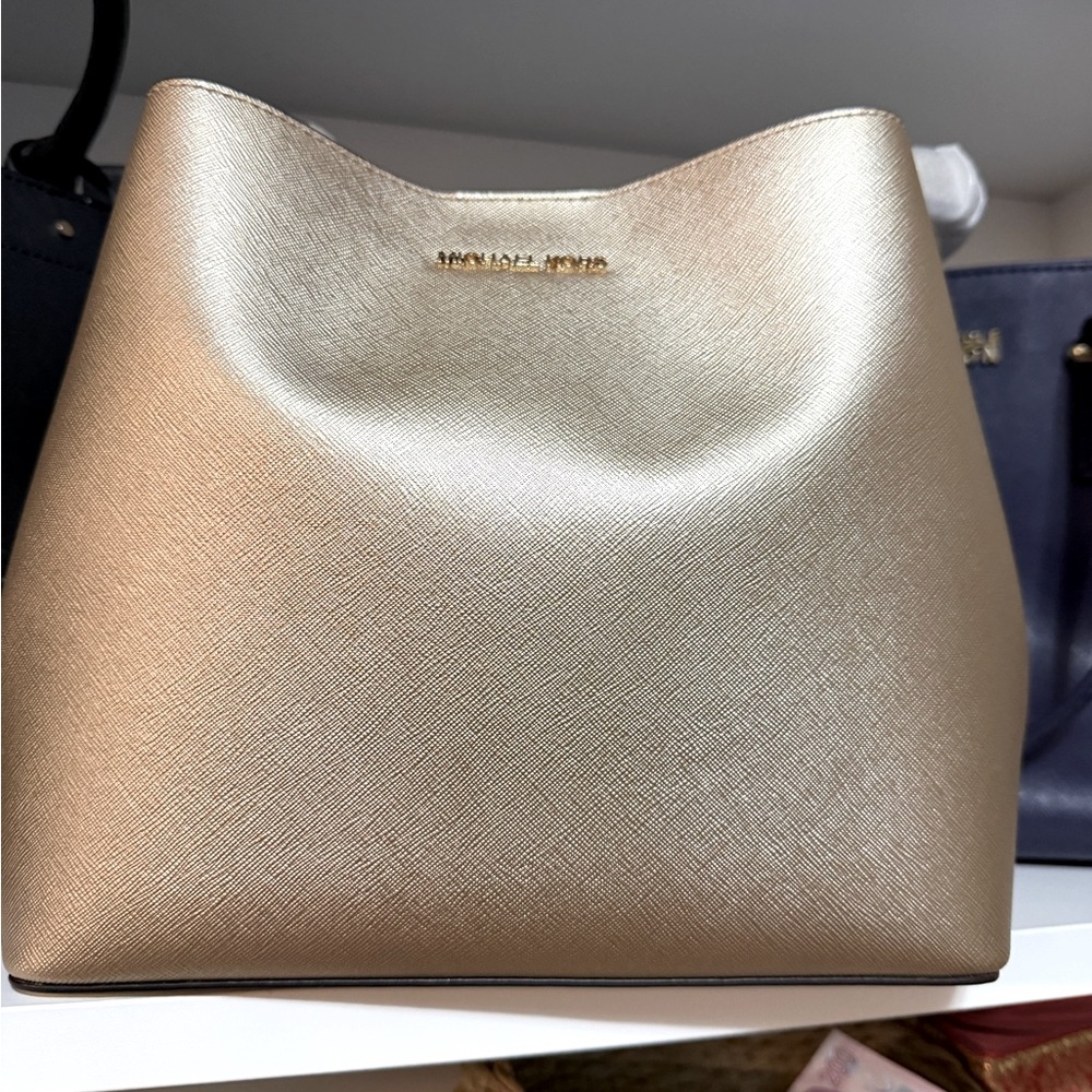 Michael Kors Pratt Medium Bucket Shoulder Handbag Pale Gold Bag